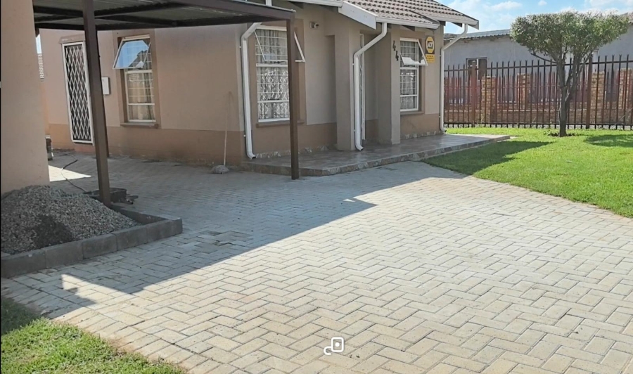 2 Bedroom Property for Sale in Roodepan Northern Cape